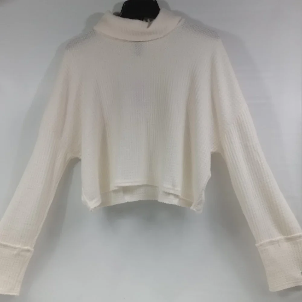 Wild Fable Soft Cropped Bottom Turtleneck Sweater Size Large NWT - Picture 1 of 8